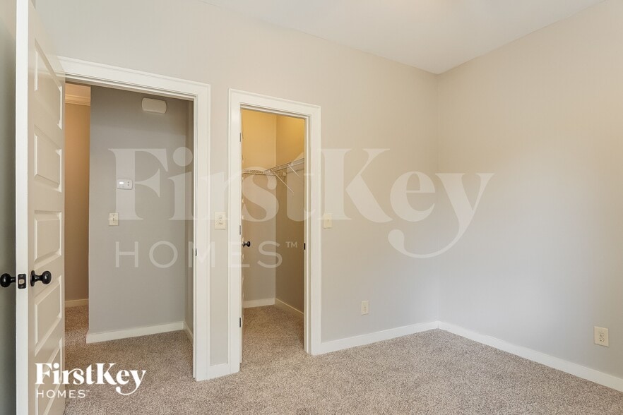 Building Photo - 604 Round Rd