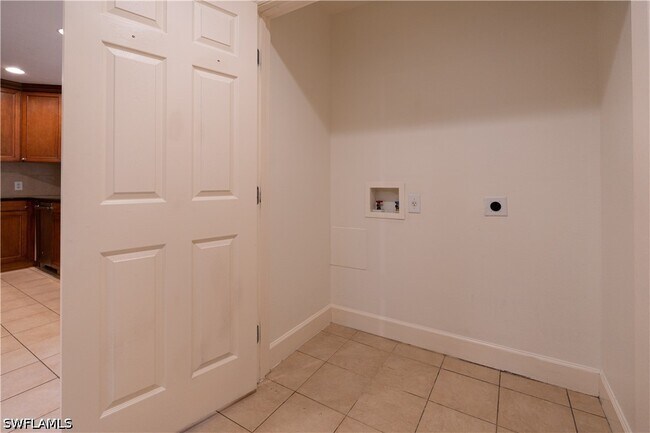 Building Photo - 1362 Centre Ct Ridge Dr