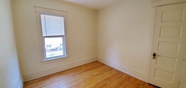 Building Photo - 74th