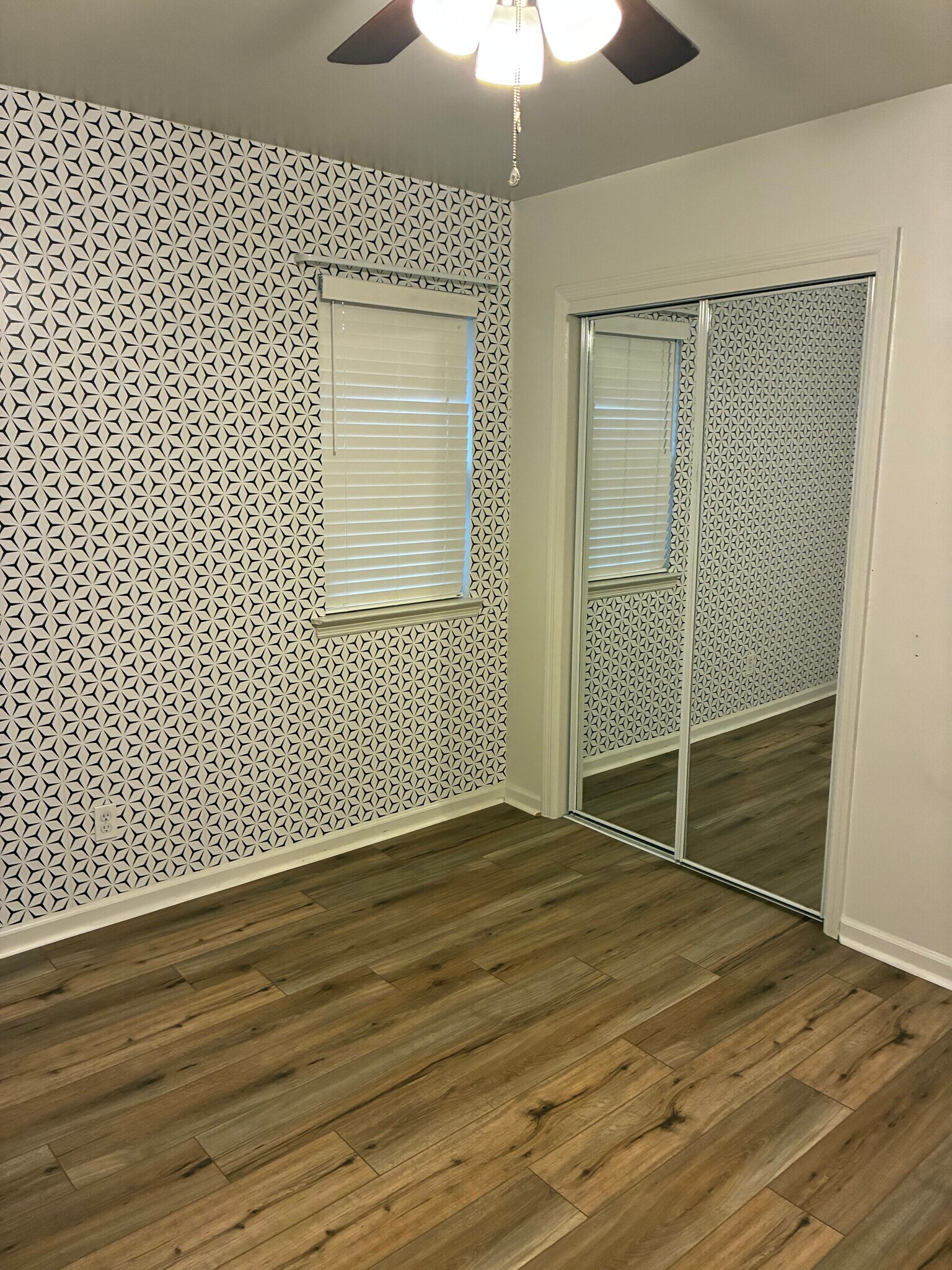 Building Photo - 20 Rosemunn Dr