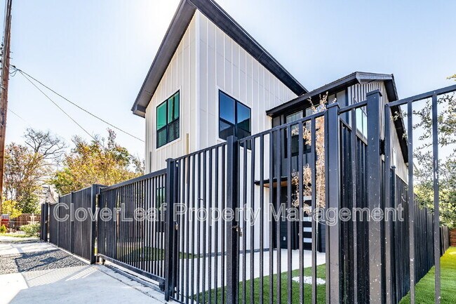 Building Photo - 414 Montana St