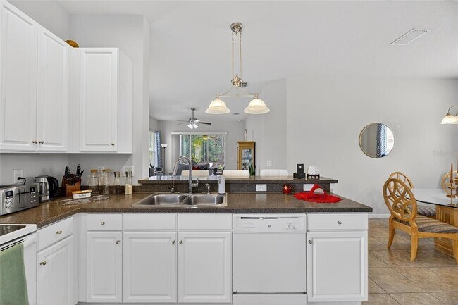 Building Photo - 15802 Cobble Mill Dr