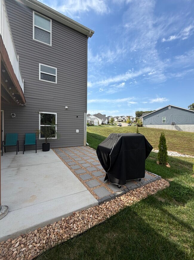 Building Photo - 483 Dusty Brook Dr