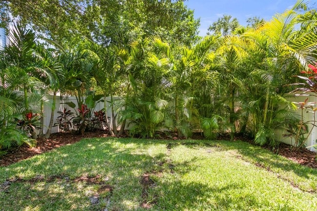 Building Photo - 408 S Matanzas Ave
