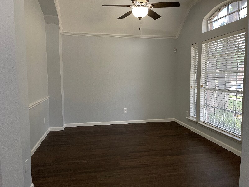Building Photo - 3605 Villanova Dr