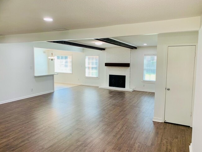 Building Photo - 7207 Poplar Pike