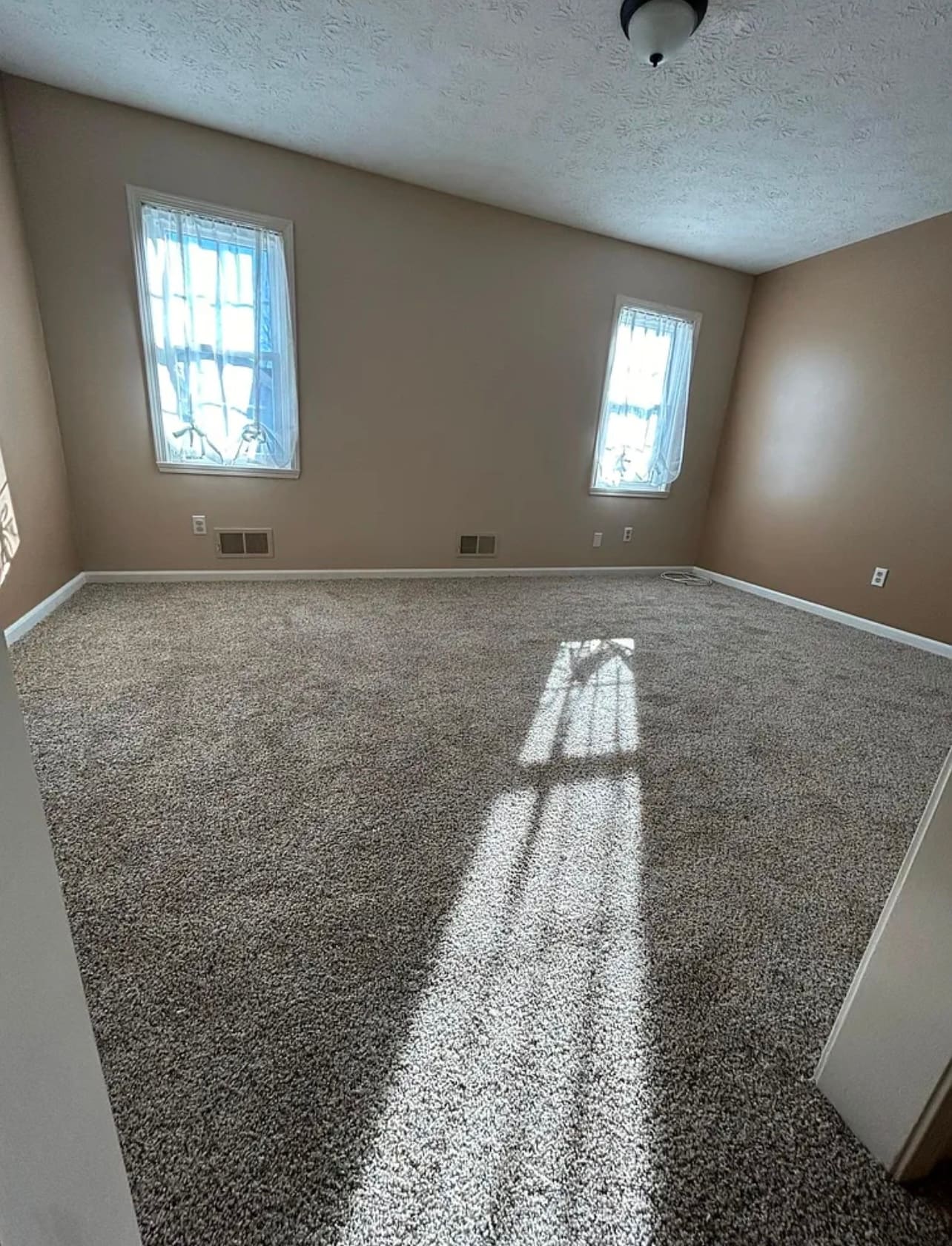 Building Photo - 48 E Pointe