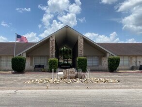 Building Photo - 1500 Palm Valley Dr W