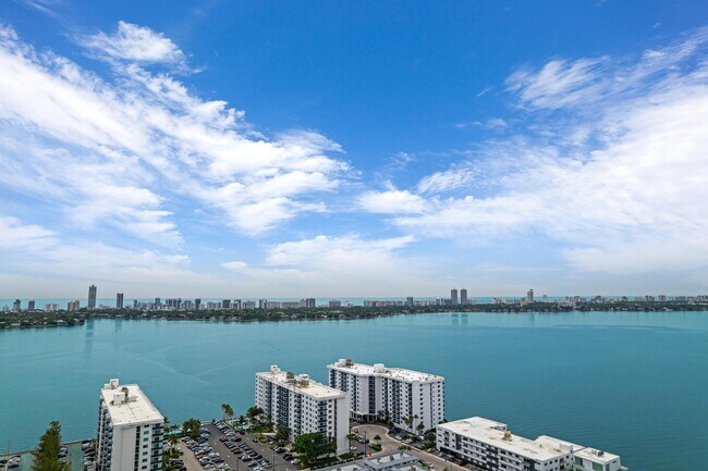 Building Photo - 7501 E Treasure Dr