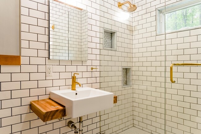 Building Photo - 517 NE Fargo St