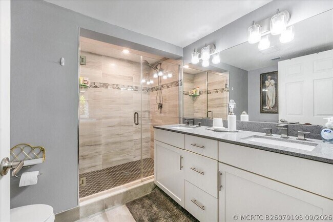 Building Photo - 1203 Hillsboro Mile