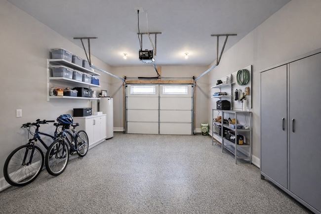 Building Photo - $250 OFF Move In Special! - Modern 3 Bedroom Townhome in Prime Location