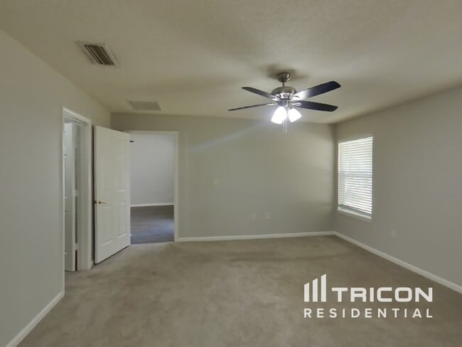 Building Photo - 2877 Centerwood Dr N