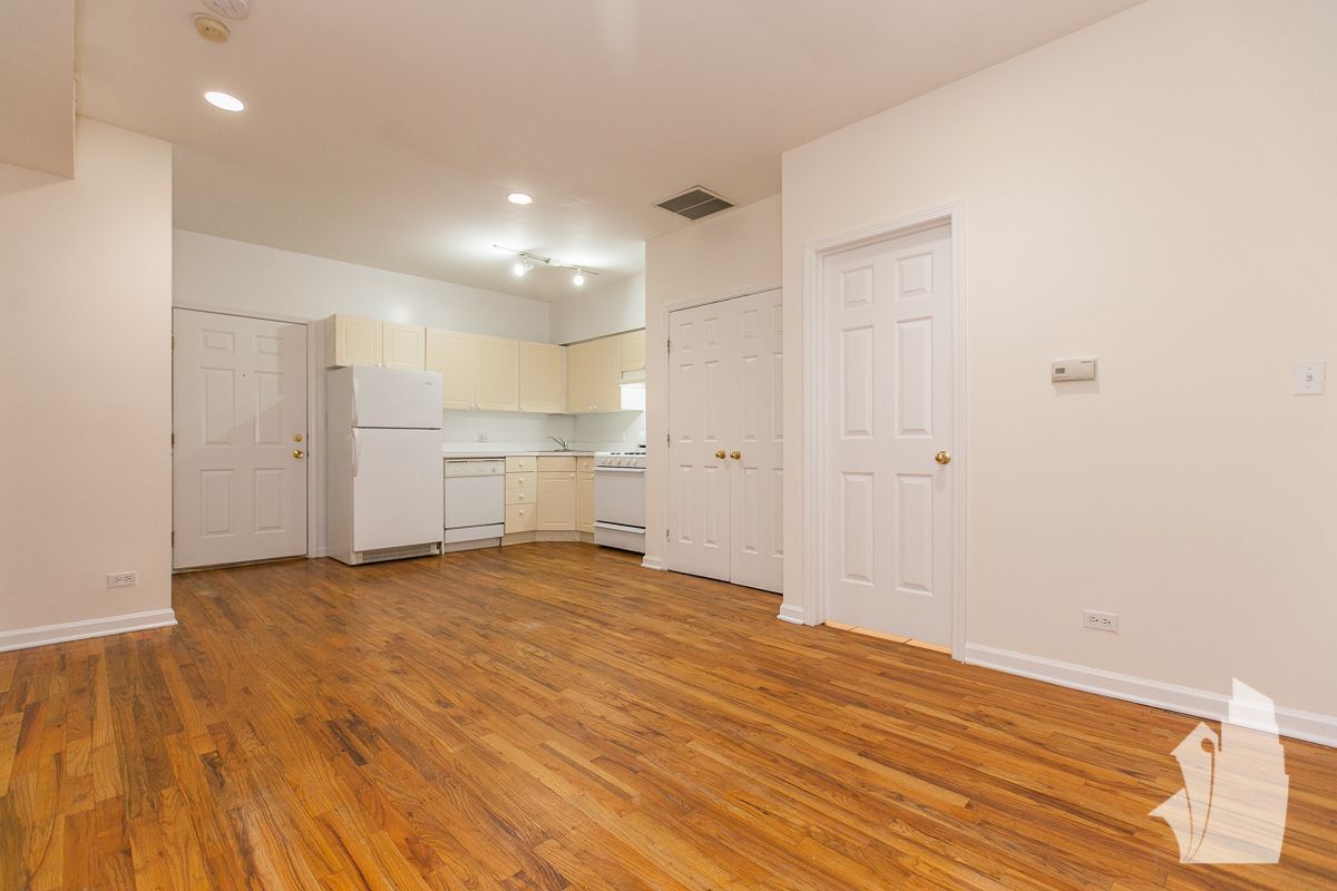 Building Photo - 917 W Dakin St