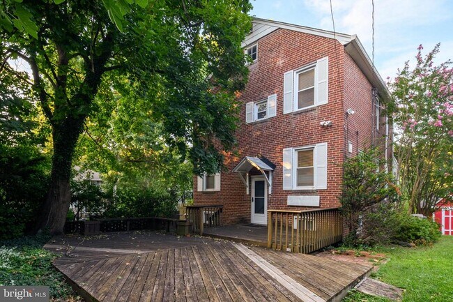 Building Photo - 306 Kingston Rd
