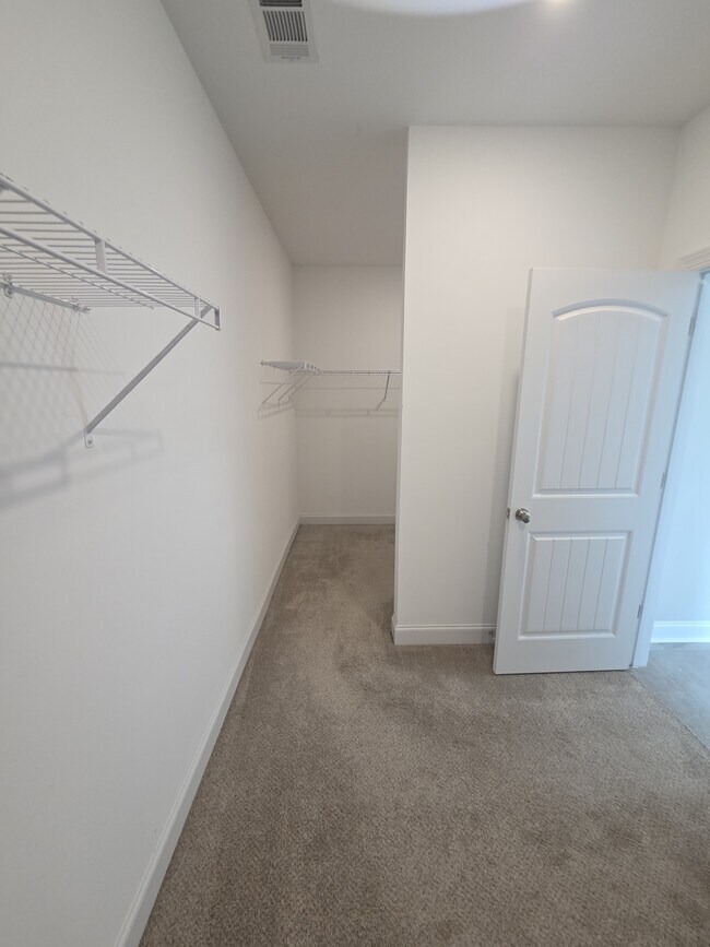 Building Photo - 2105 Thornbury Cove