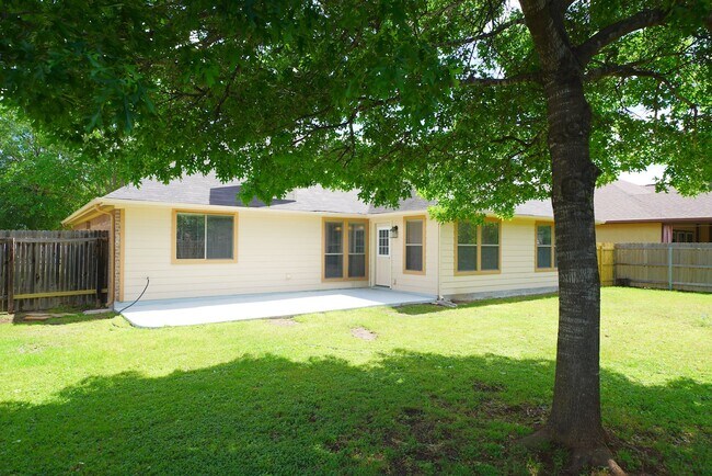 Building Photo - Move-In Ready Property Now Available in Selma, TX! - Realtor Commission: $600