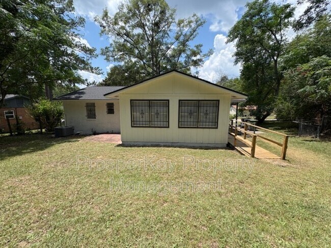 Building Photo - 746 Andrea Dr