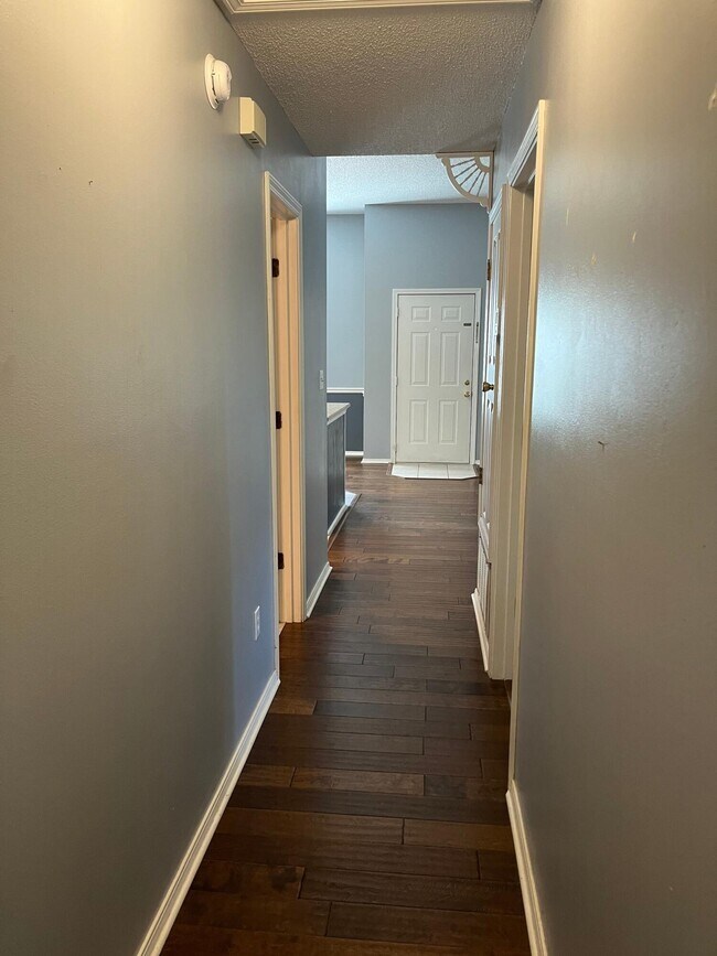 Building Photo - 2260 Estate Cir