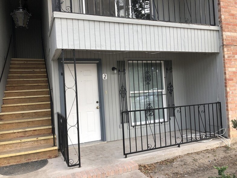 Primary Photo - 213 E Upas Ave