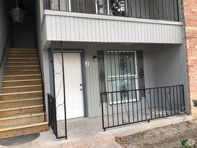 Building Photo - 213 E Upas Ave