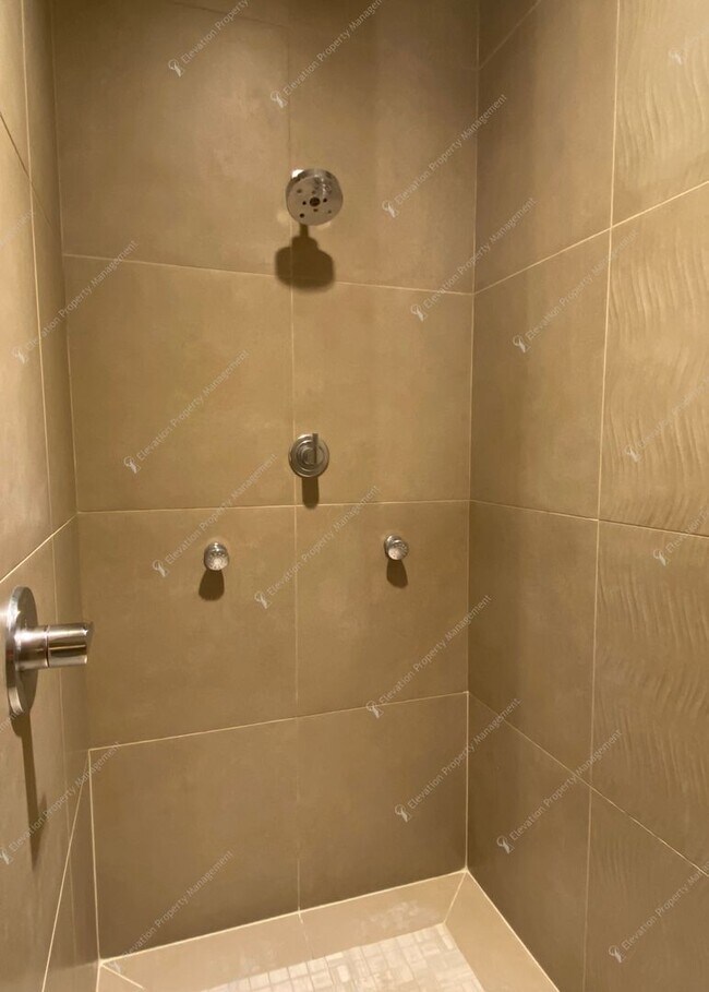 Building Photo - Designer-Finished Townhome Near COCC & NWX