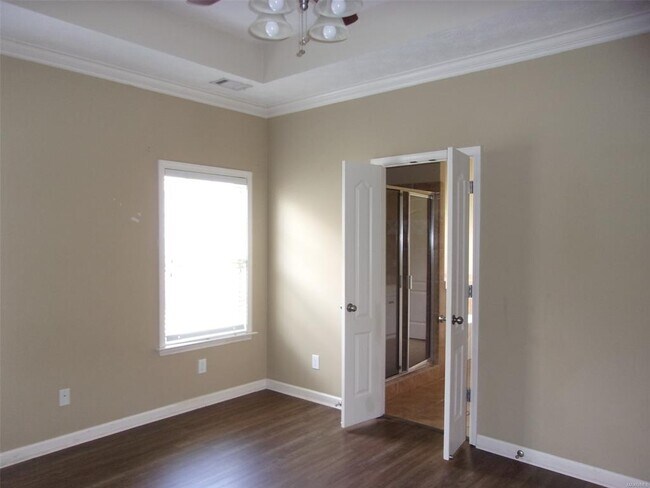 Building Photo - 718 Briarcliff Pl