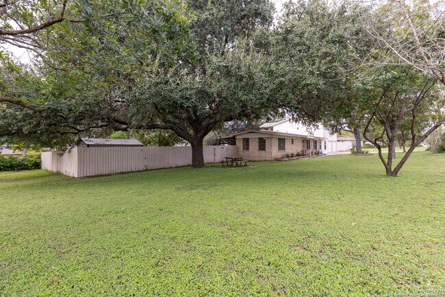 Building Photo - 224 Shadyview Dr