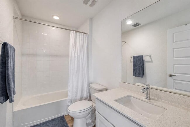 Building Photo - 10003 Baden Ln