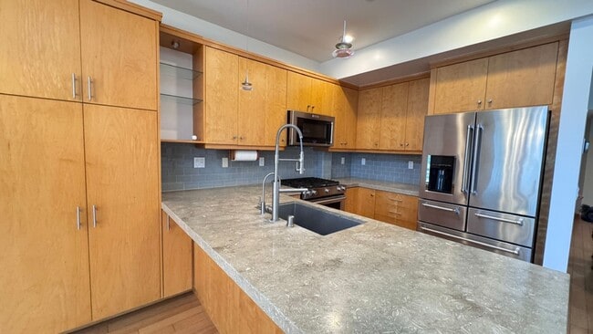 Building Photo - Stunning Townhome in the heart of Encinitas