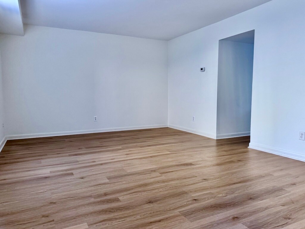 Building Photo - 100 Mathews Dr