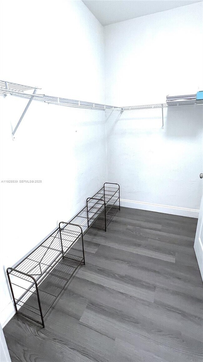 Building Photo - 1115 Euclid Ave