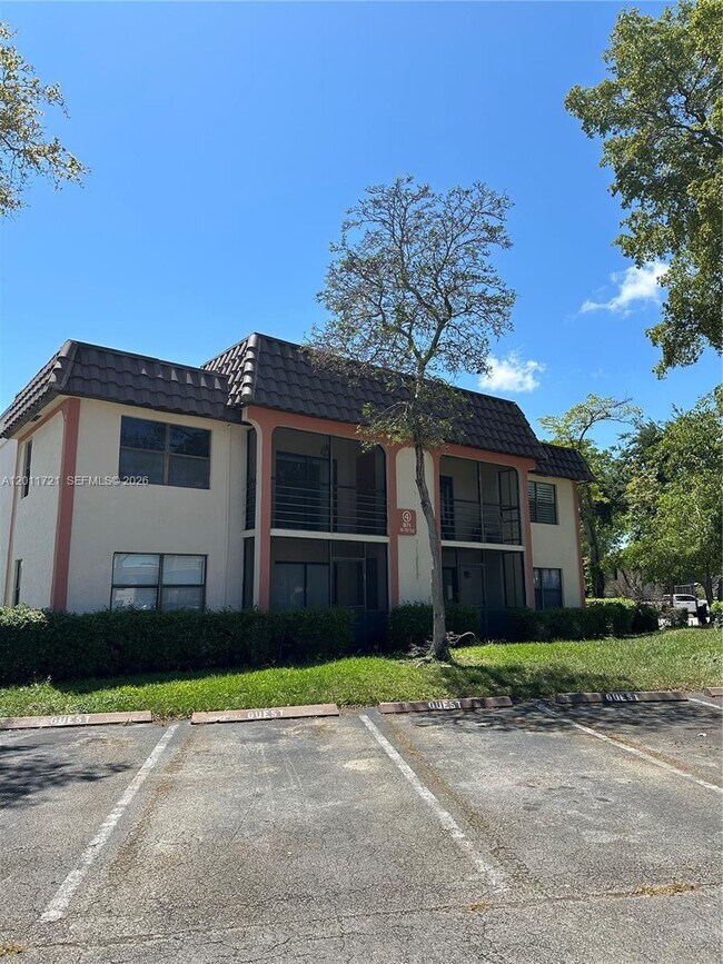 Building Photo - 871 NE 207th Terrace