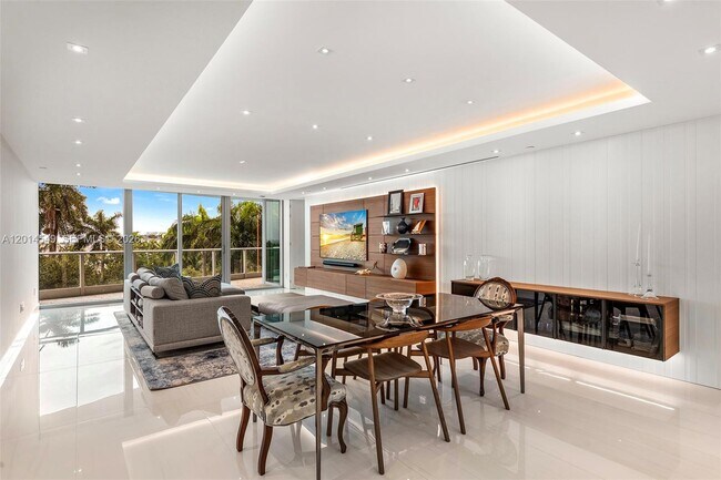 Building Photo - 2627 S Bayshore Dr