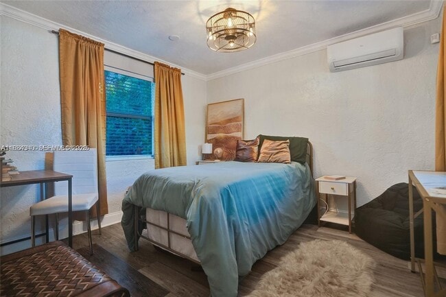 Building Photo - 620 NE 28th St