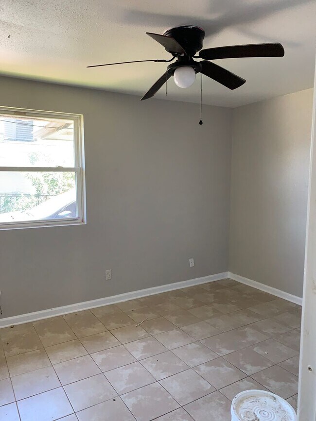 Building Photo - 8018 Gus St