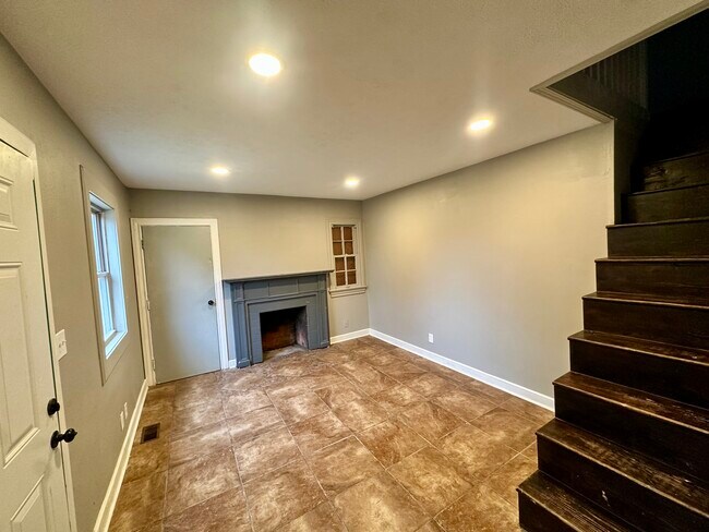 Building Photo - 132 King St