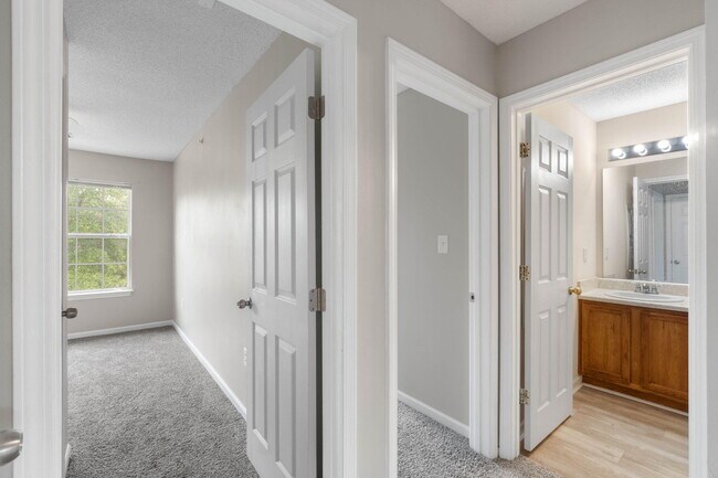 Building Photo - 183 Swaying Pine Ct