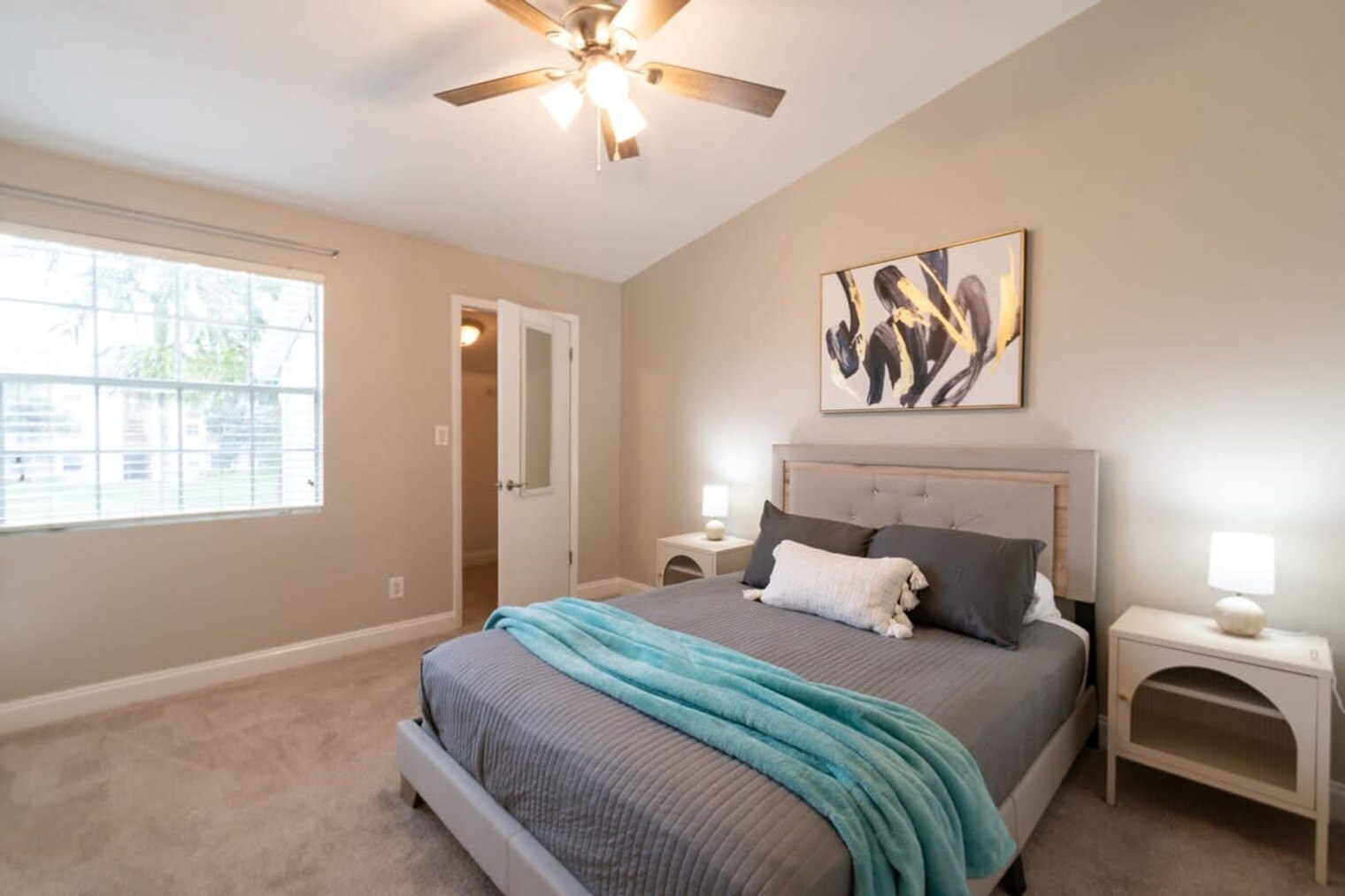 Building Photo - 1999 Island Club Dr