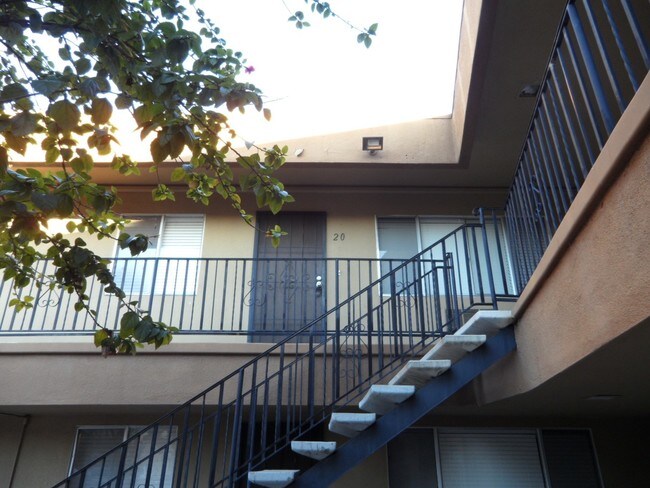 Building Photo - 3704 Altadena Ave
