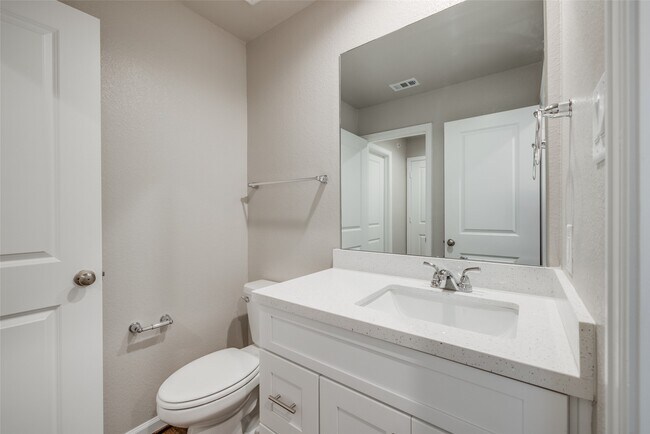 Building Photo - 221 Pk Pl Cir