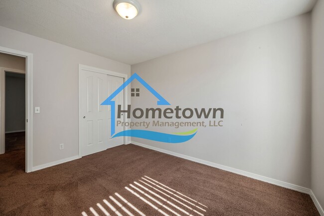 Building Photo - 3 Bedroom, 2 Bathroom Home, with Attached ...