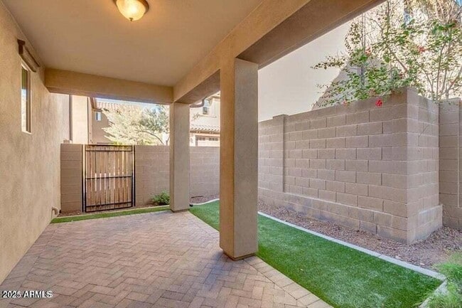 Building Photo - 15837 S 11th Way