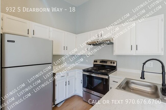 Building Photo - 932 S Dearborn Way