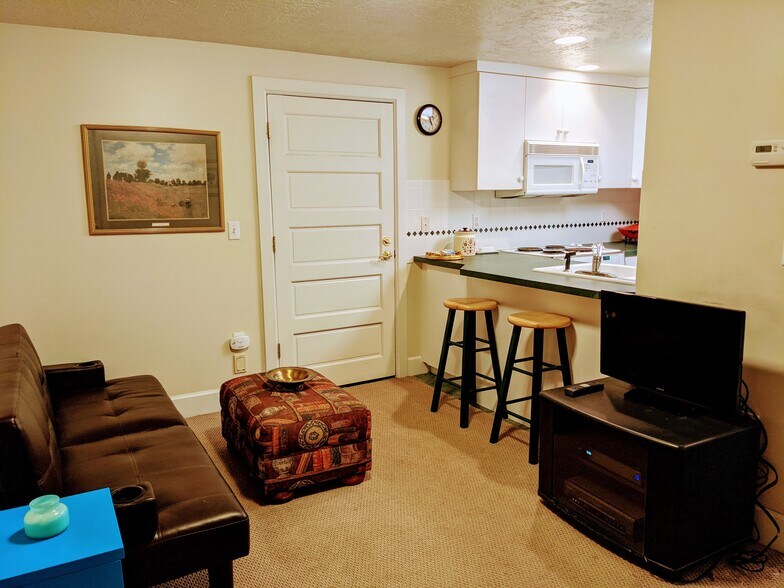 Building Photo - 943 E South Temple