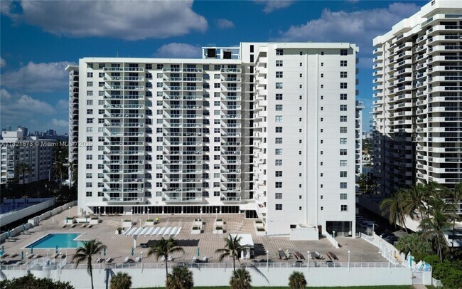 Building Photo - 5701 Collins Ave
