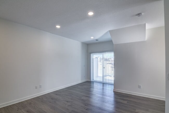 Building Photo - 2550 Dawes Place