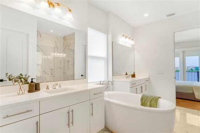 Building Photo - 15023 Pendio Dr