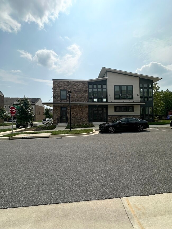 Building Photo - 131 Albany Pl