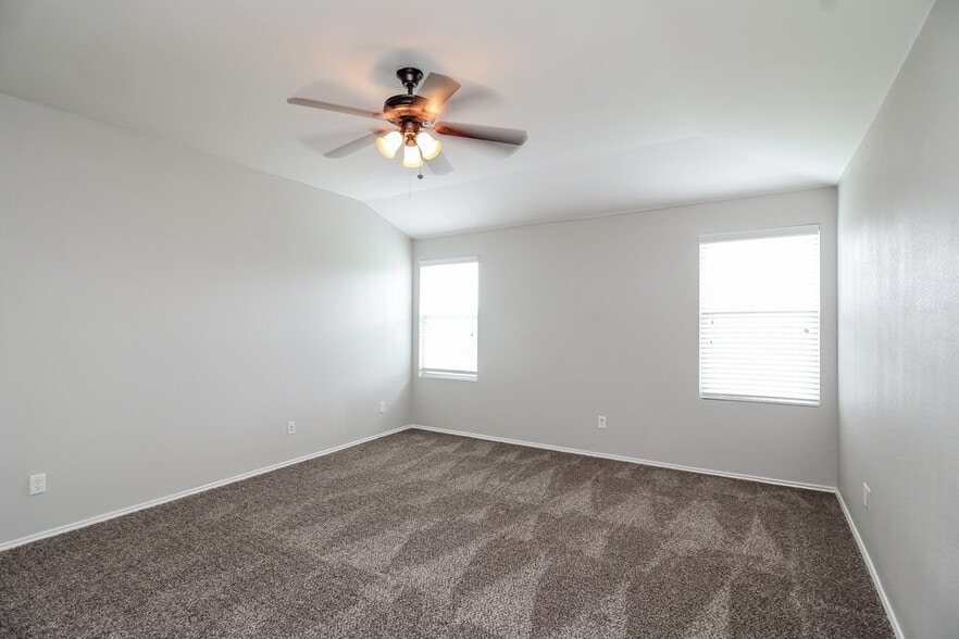 Building Photo - 1914 Palma Pita St